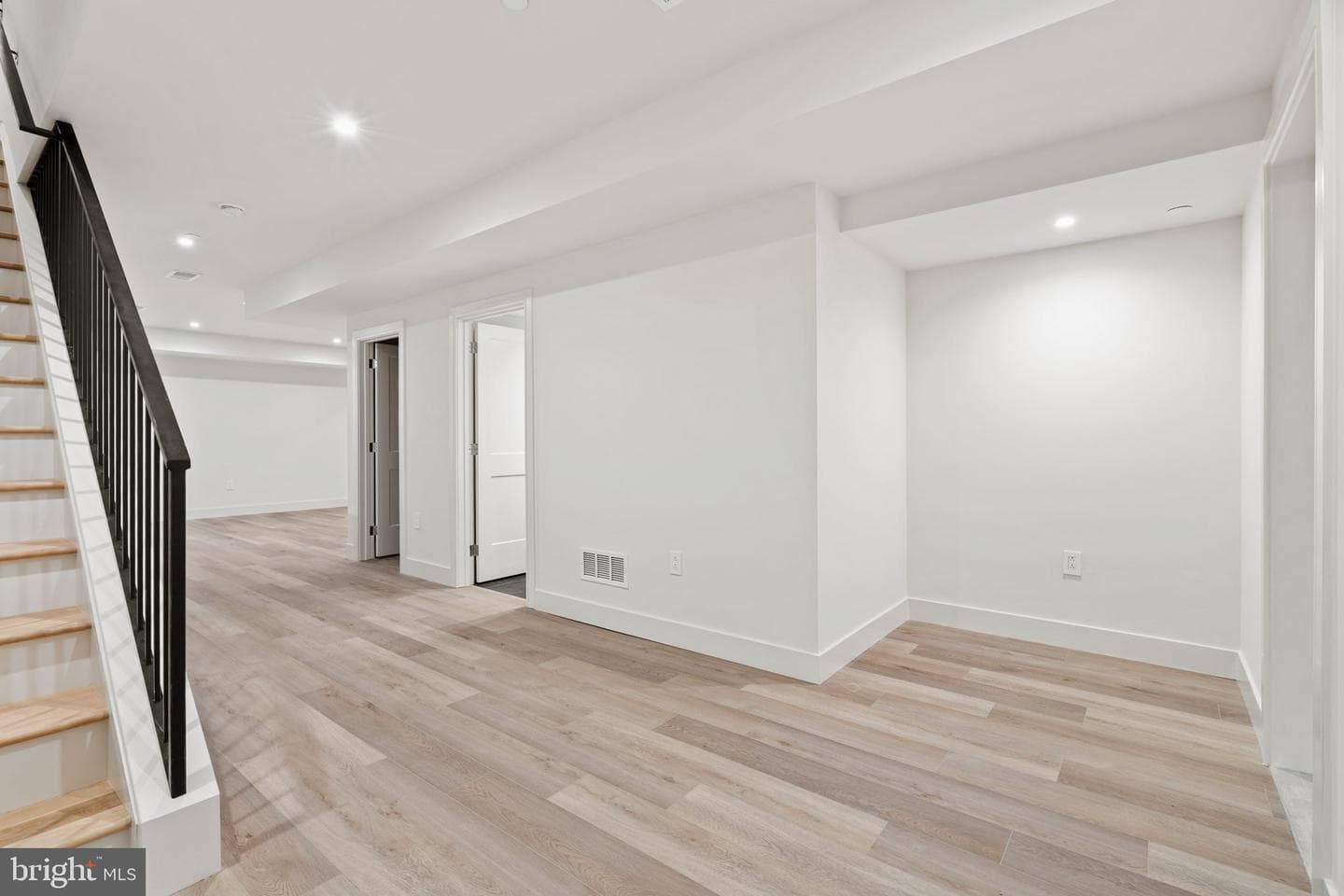 207a Vine Street photo 50
