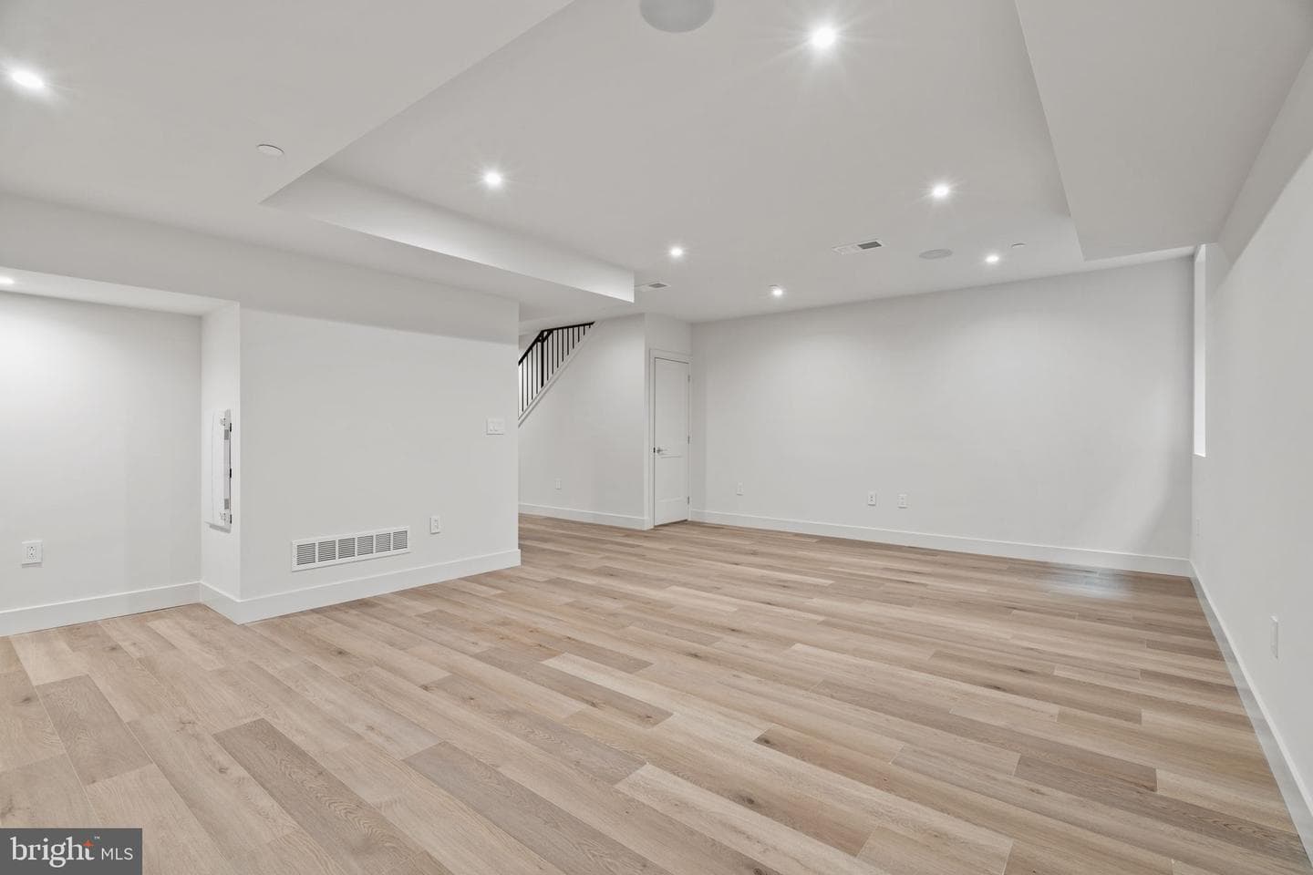 207a Vine Street photo 56