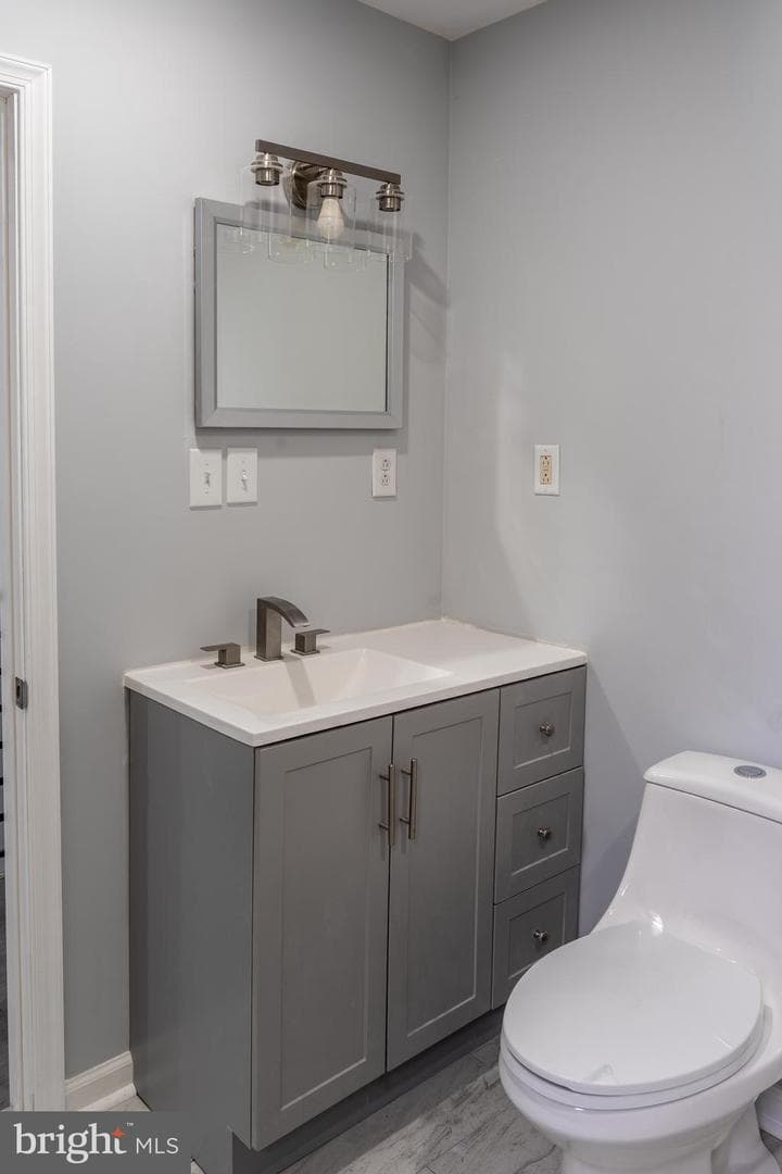 2323 Moore Street photo 17