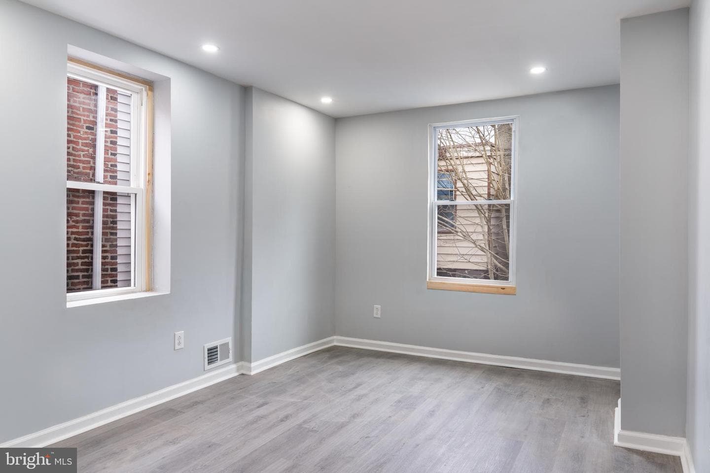 2323 Moore Street photo 18