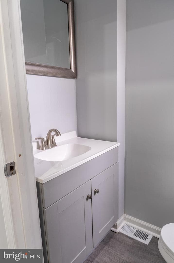 2323 Moore Street photo 9