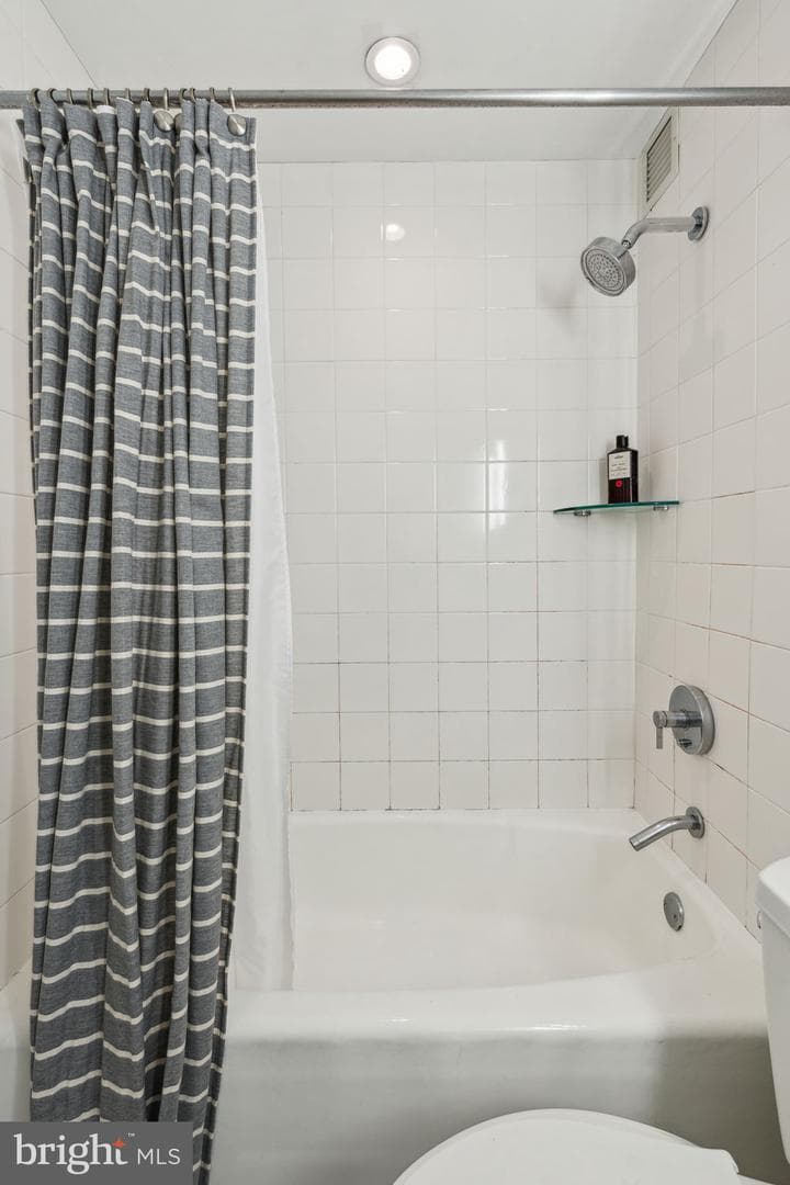 219 S 18th St # 1422 photo 16