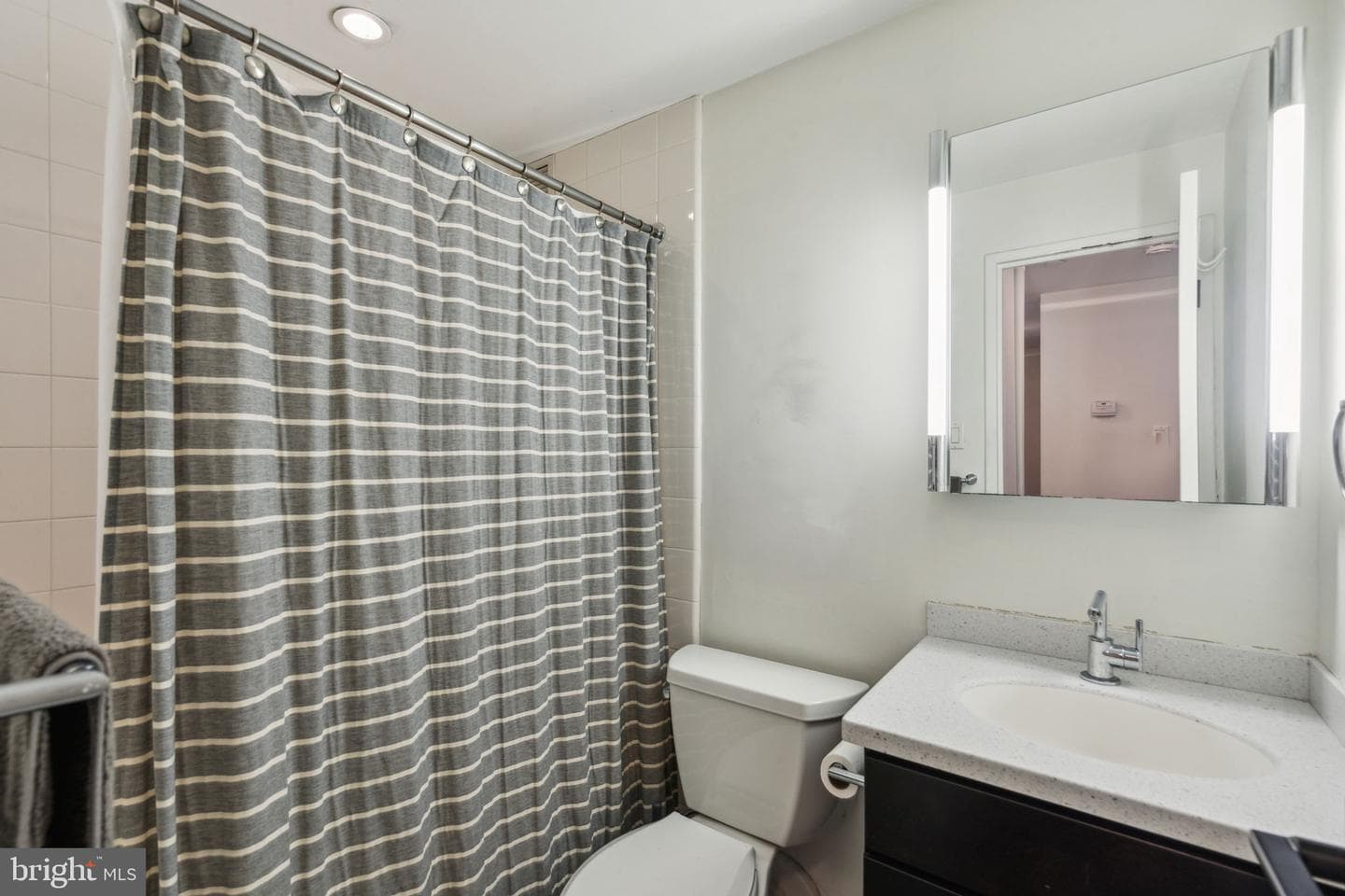 219 S 18th St # 1422 photo 17