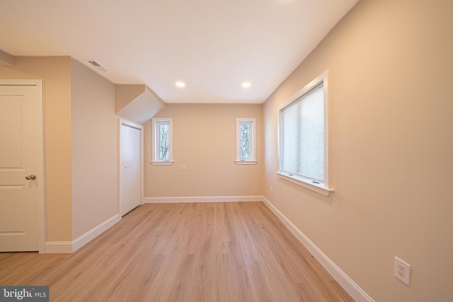 9328 Academy Road photo 16