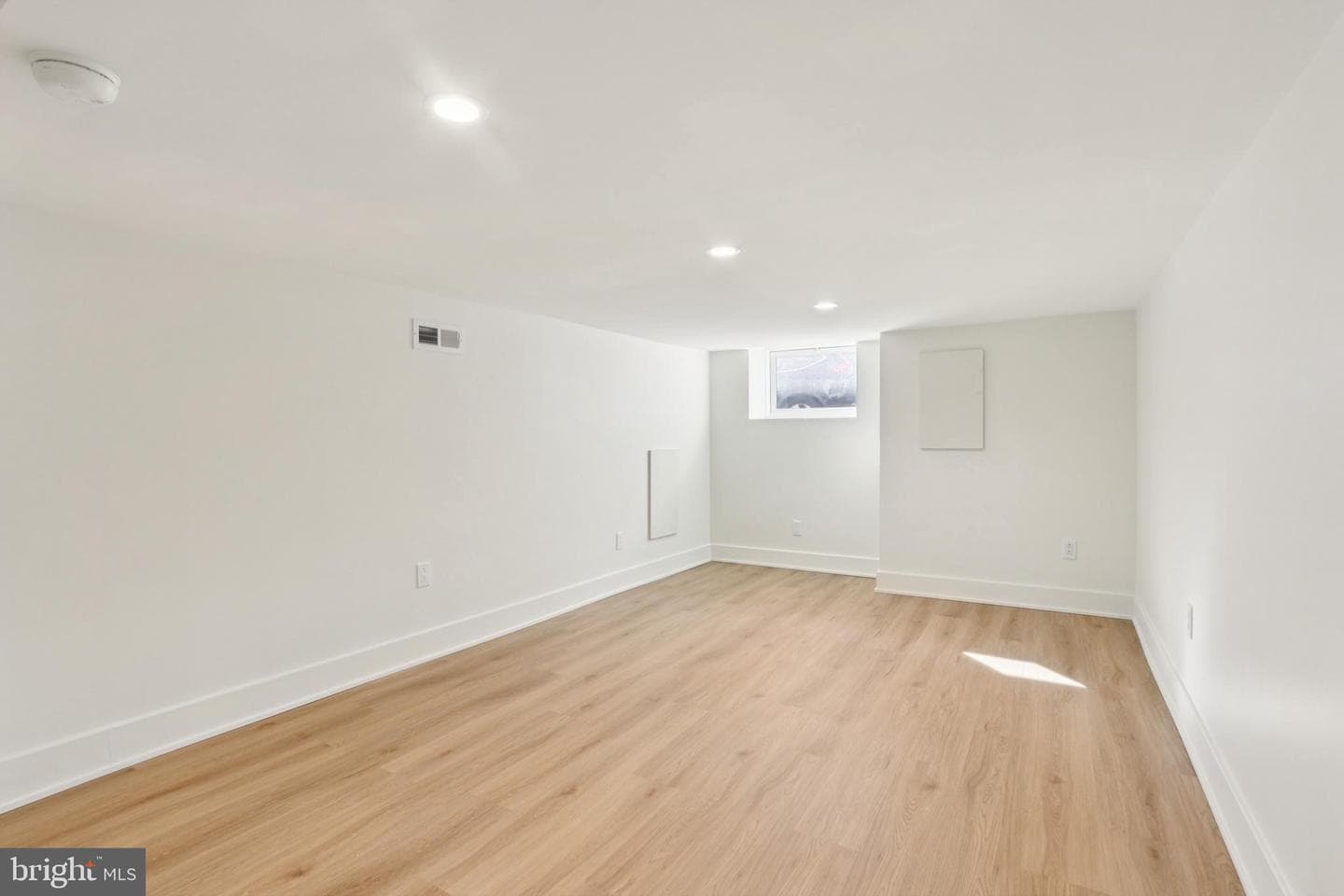 2441 S Clarion Street photo 29