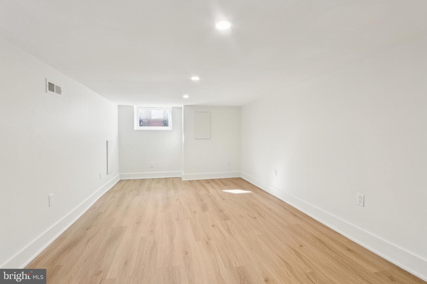 2441 S Clarion Street photo 32