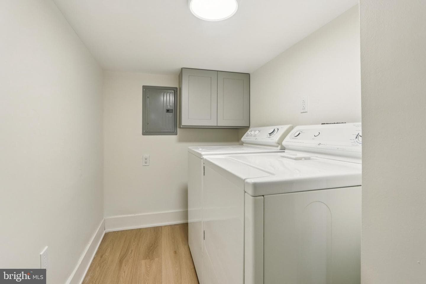 2441 S Clarion Street photo 33