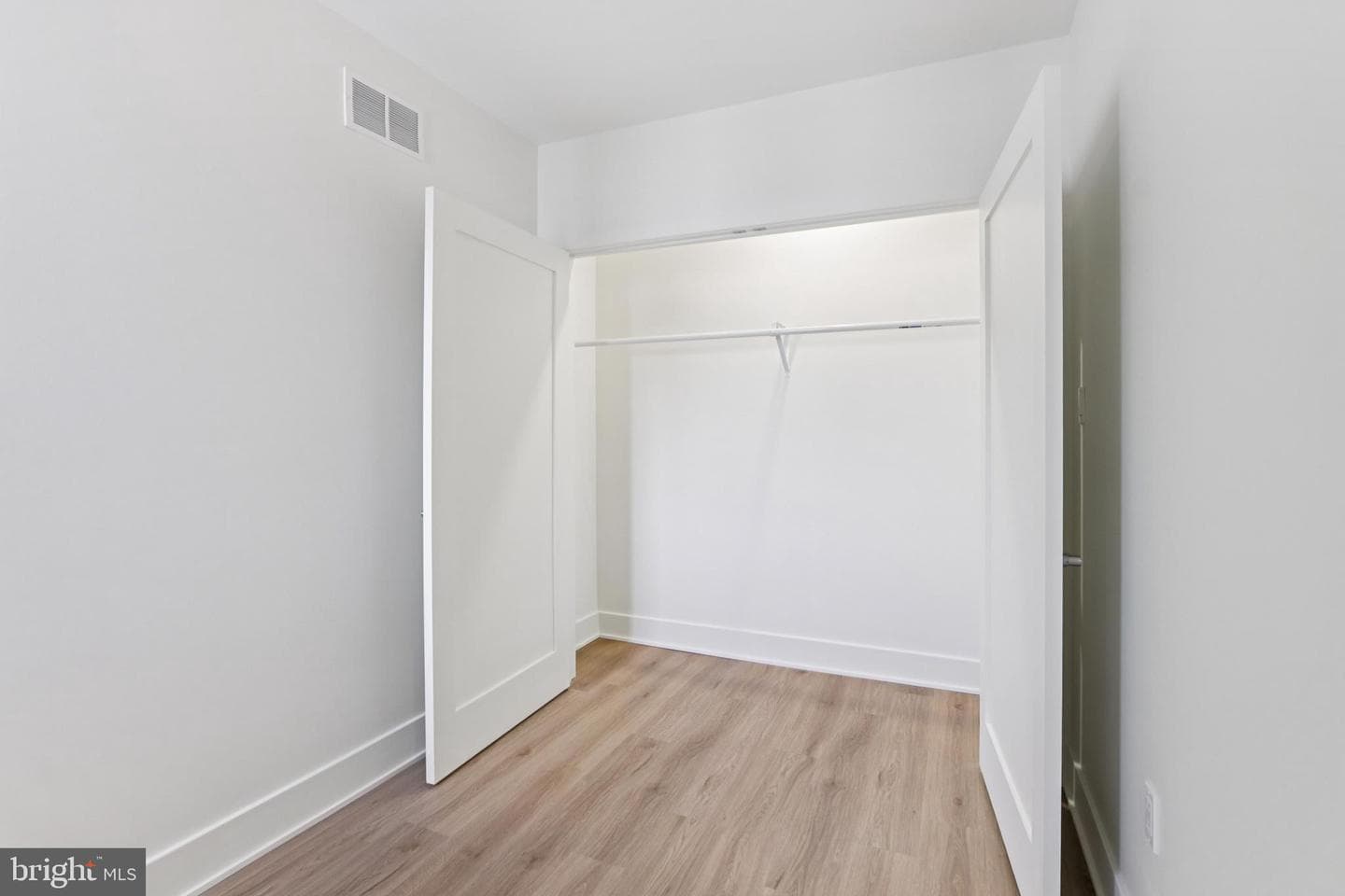 2441 S Clarion Street photo 38