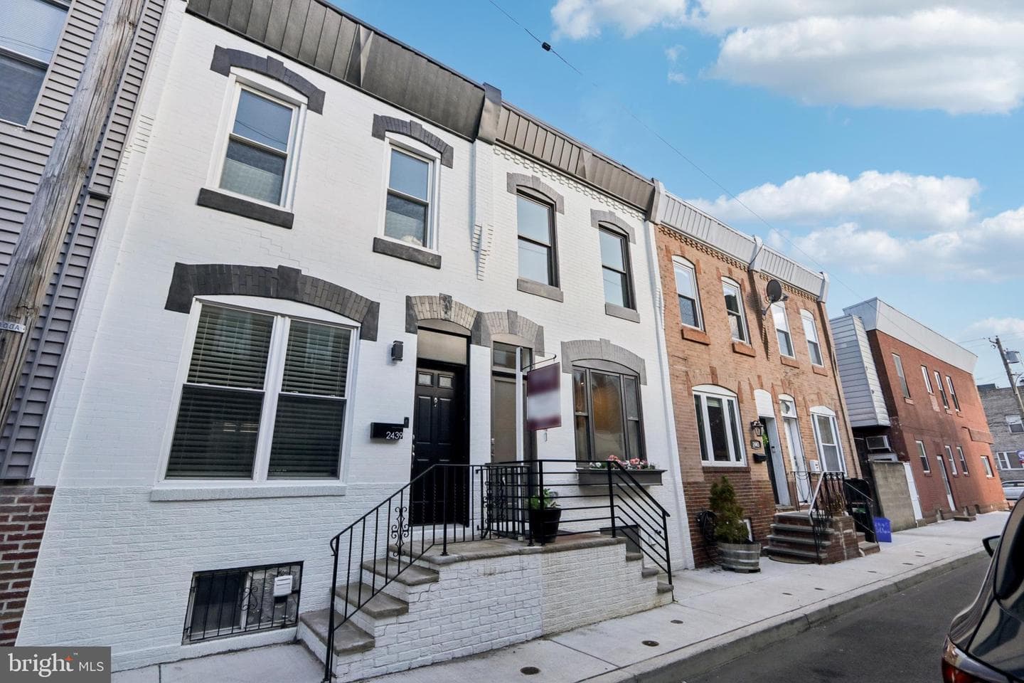 2441 S Clarion Street photo 4