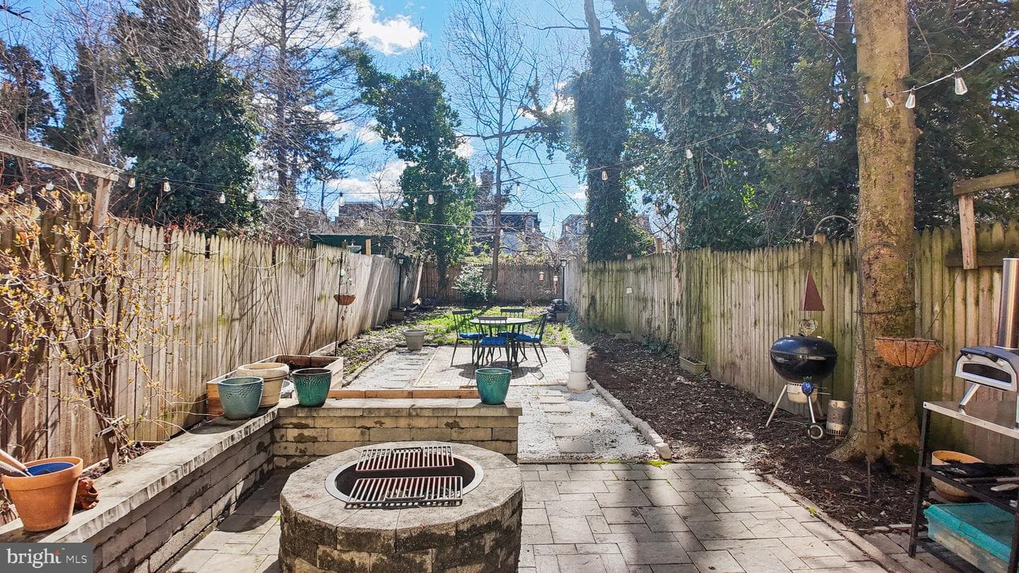 224 W Penn Street photo 2