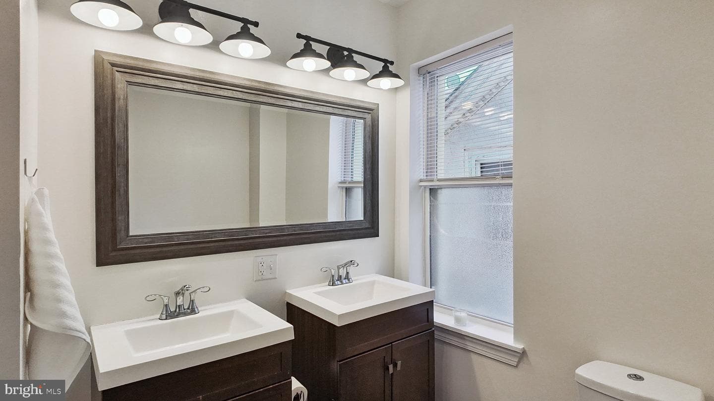 224 W Penn Street photo 23