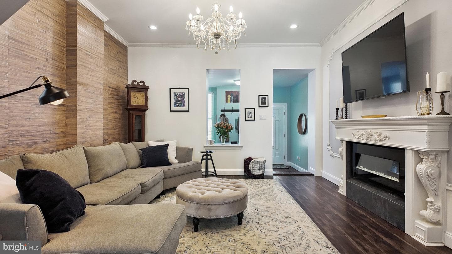 224 W Penn Street photo 3