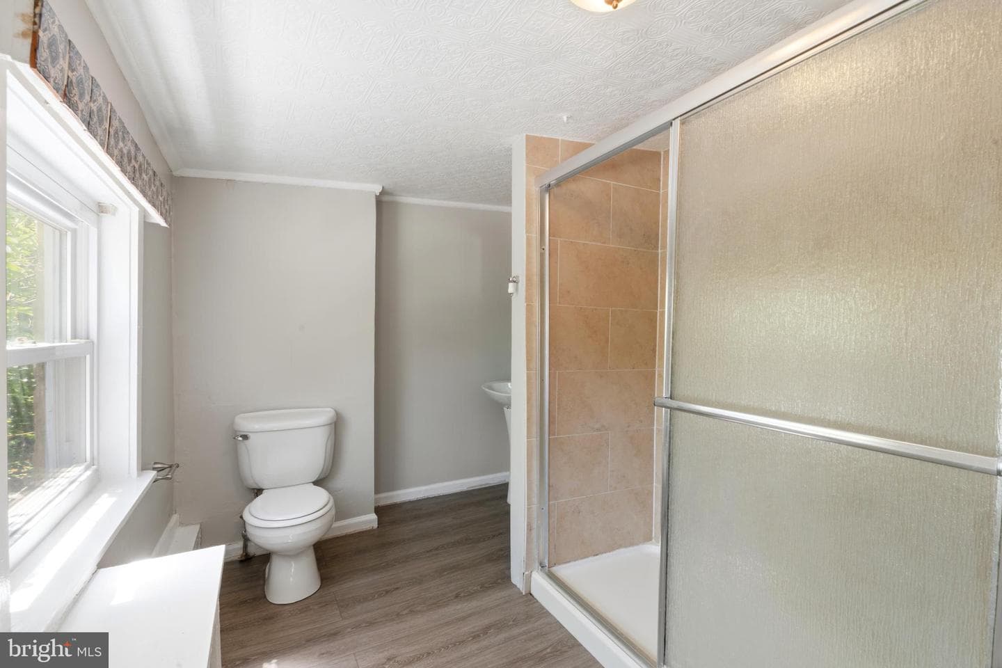 147 Green Lane photo 10