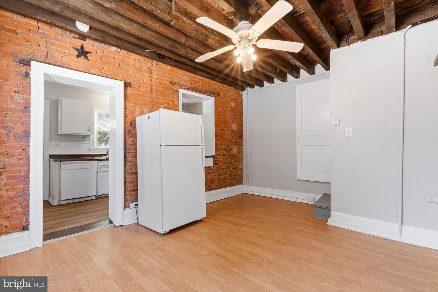 147 Green Lane photo 5