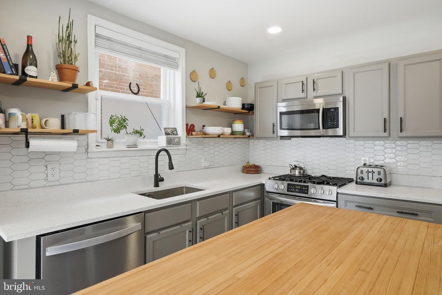 244 E Sydney Street photo 13