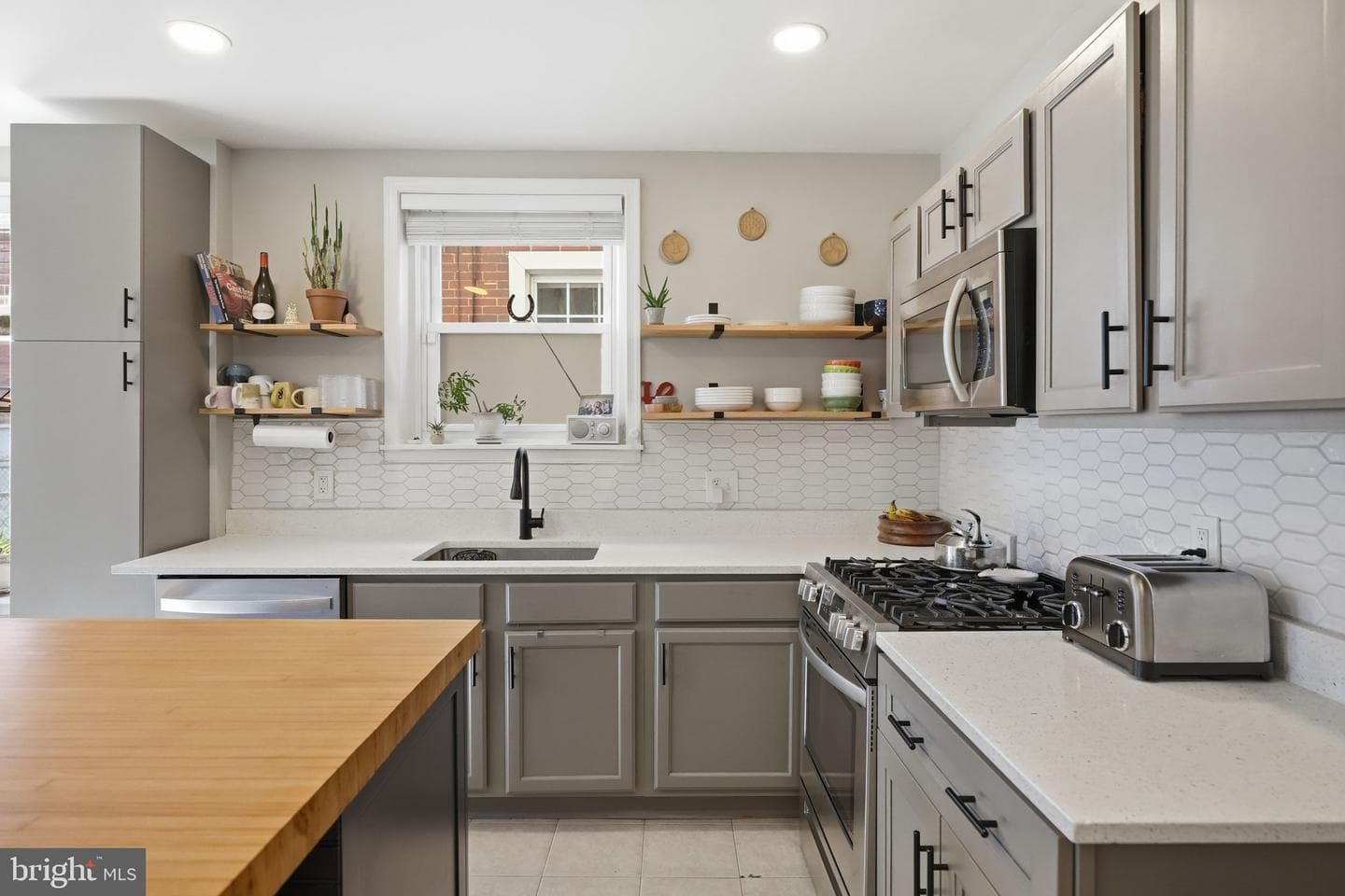 244 E Sydney Street photo 16