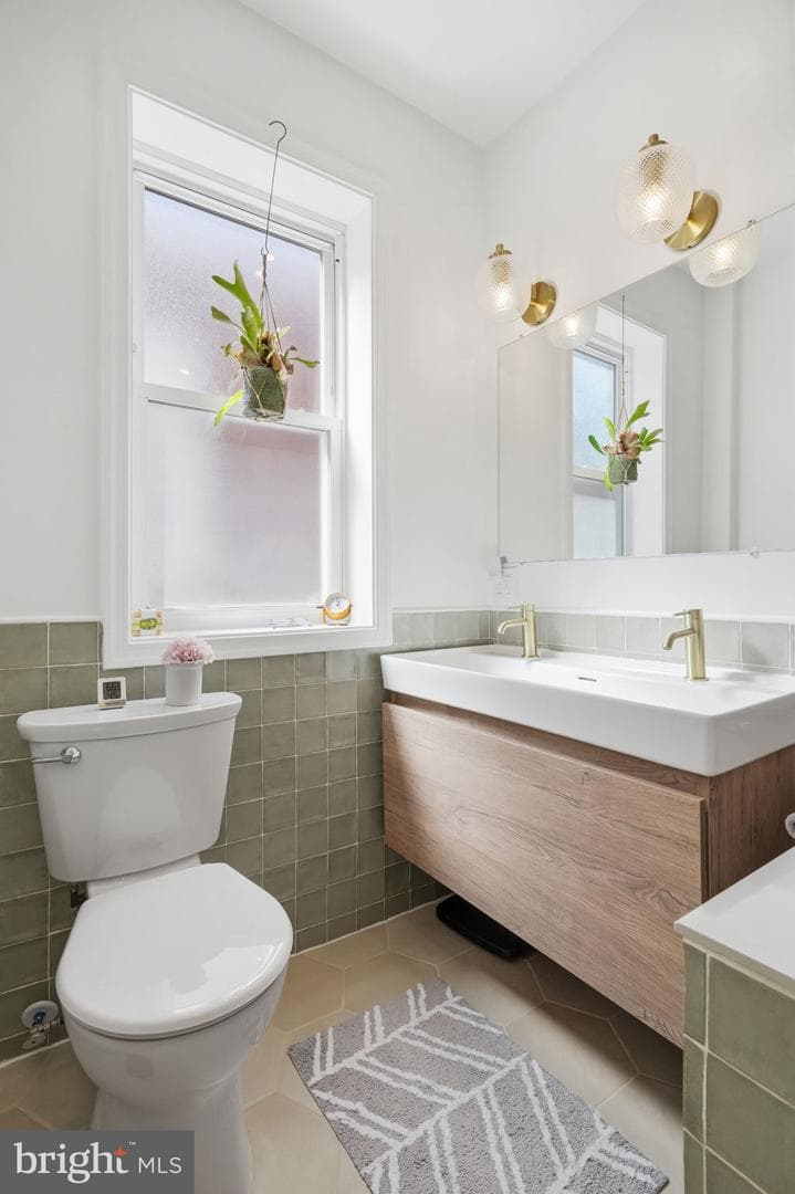 244 E Sydney Street photo 36