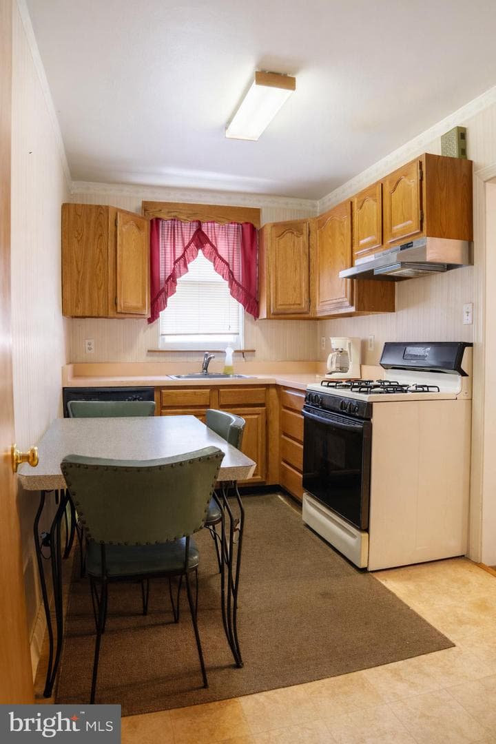 203 E Howell Street photo 4