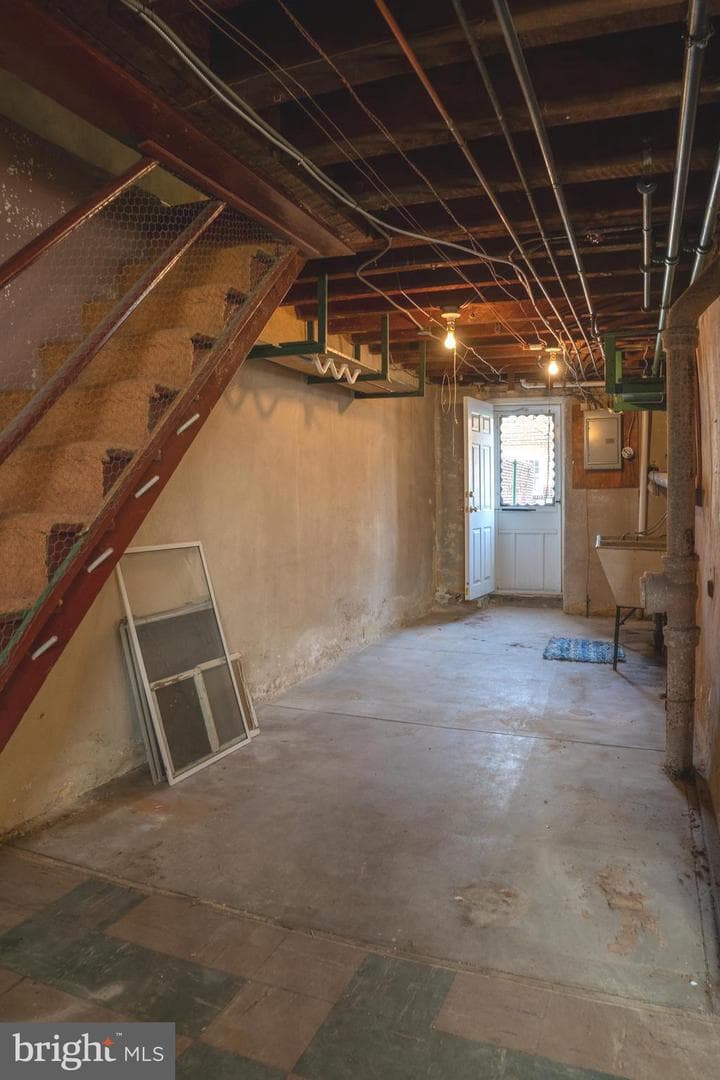203 E Howell Street photo 9
