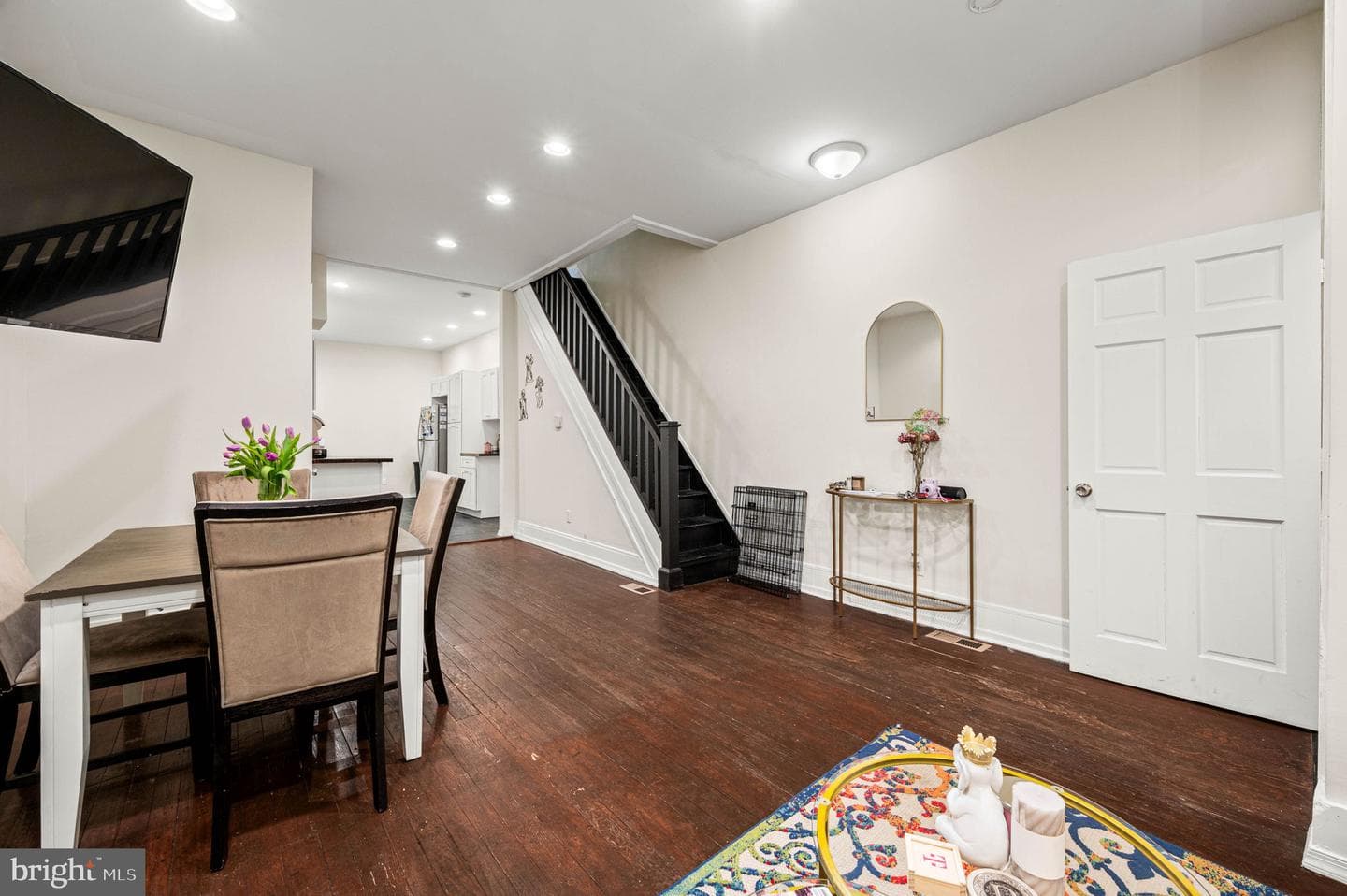 1627 W Thompson Street photo 4