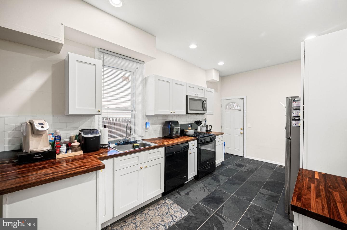 1627 W Thompson Street photo 7