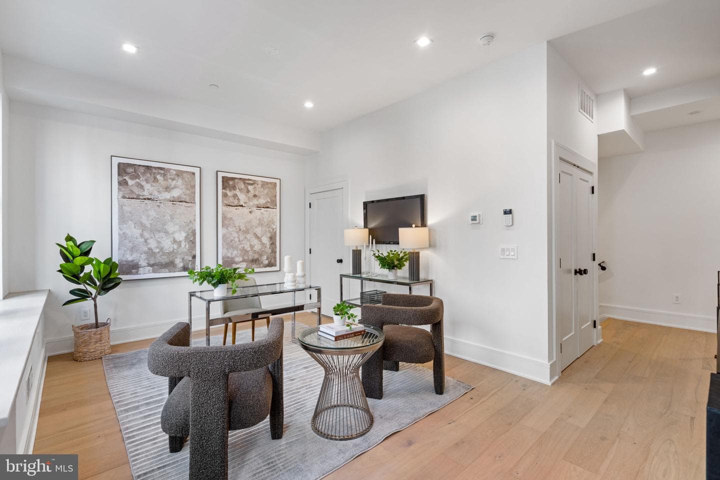 249 Philip Way photo 3
