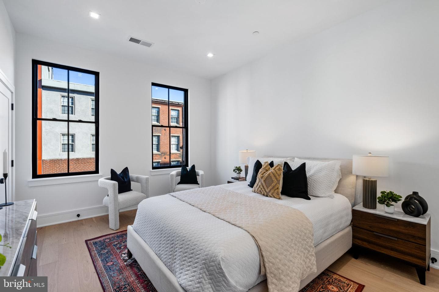 249 Philip Way photo 32