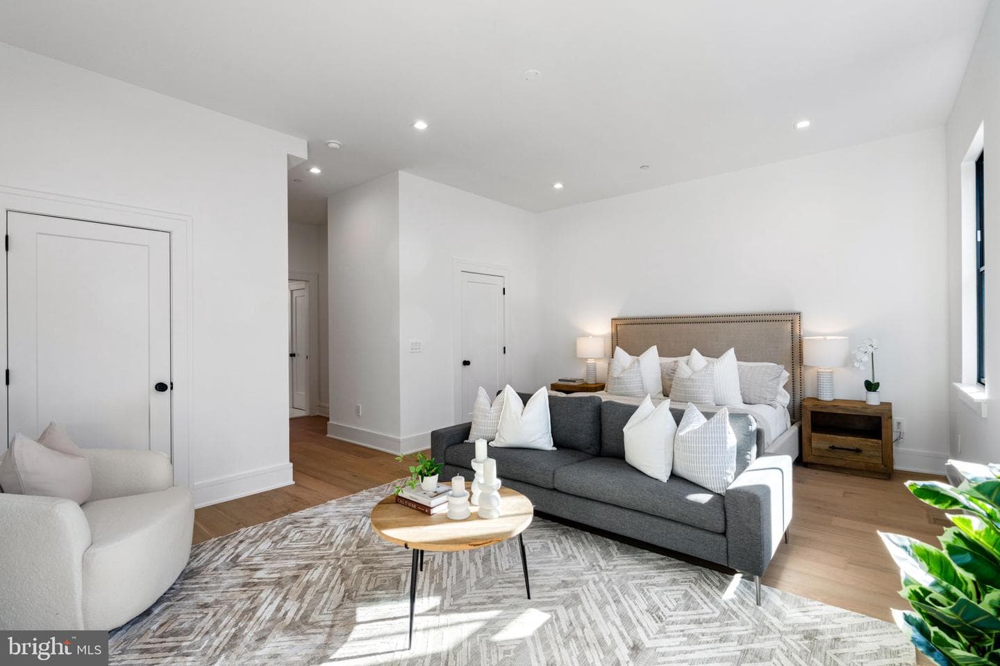 249 Philip Way photo 37