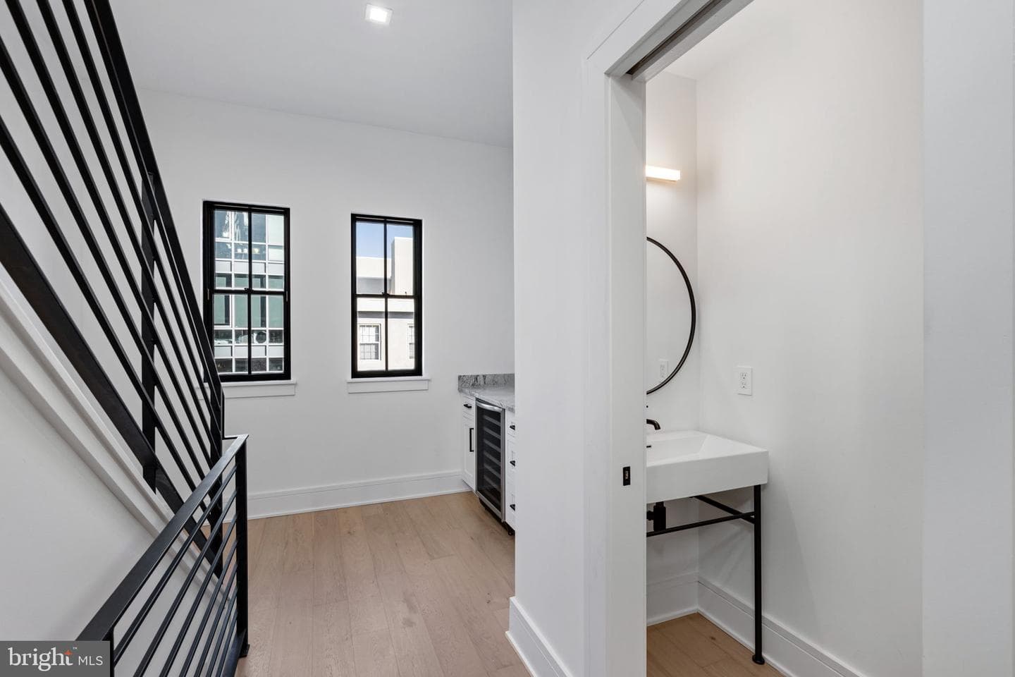 249 Philip Way photo 44