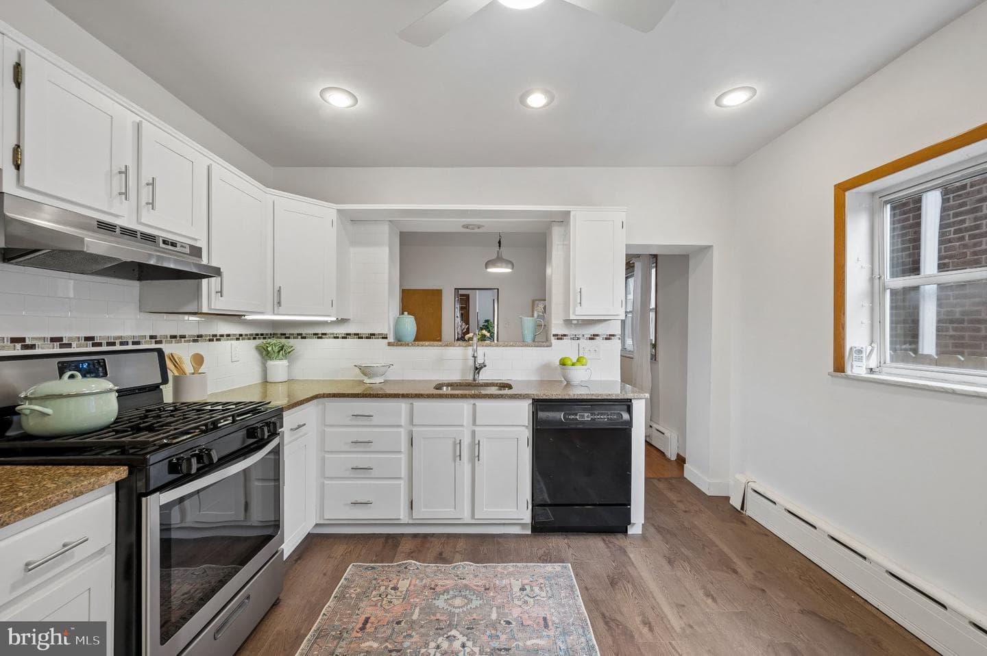 3346 Edgemont Street photo 13