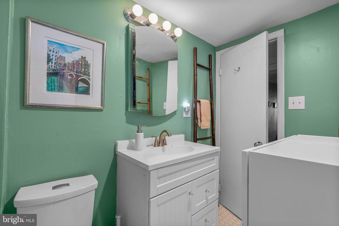 1046 S Dorrance Street photo 8