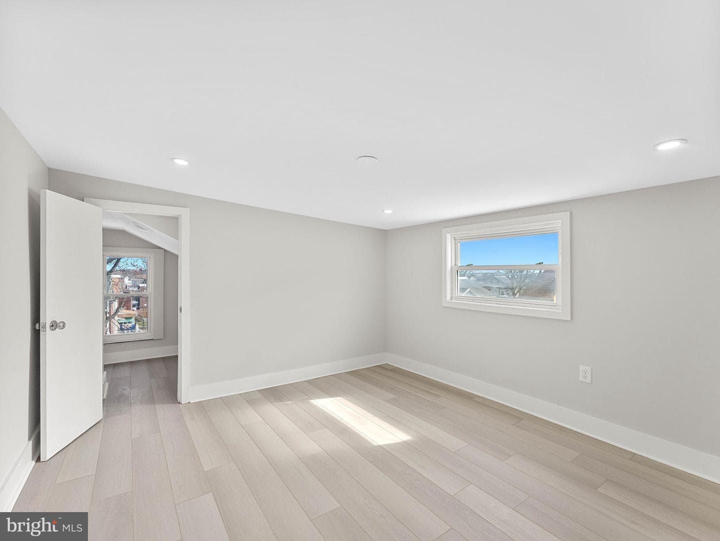 7911 Loretto Avenue photo 23