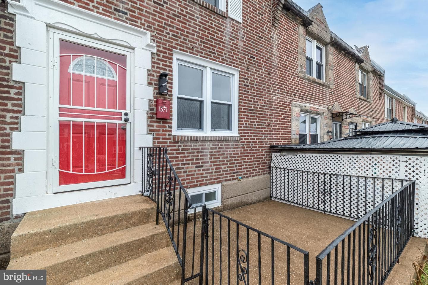 1371 Westbury Drive photo 2