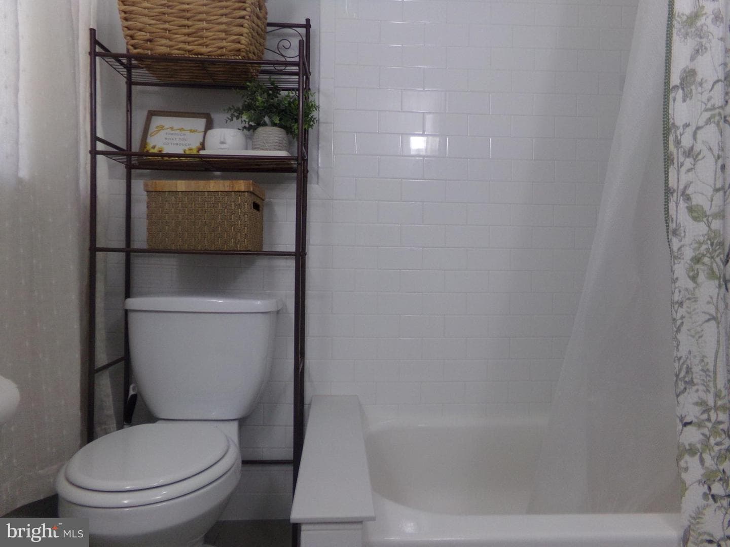 160 Linton Street photo 29
