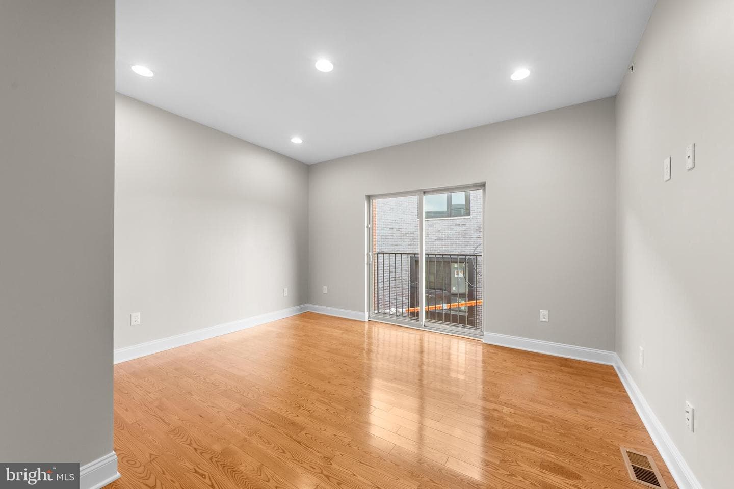 847 Cameron Street photo 22