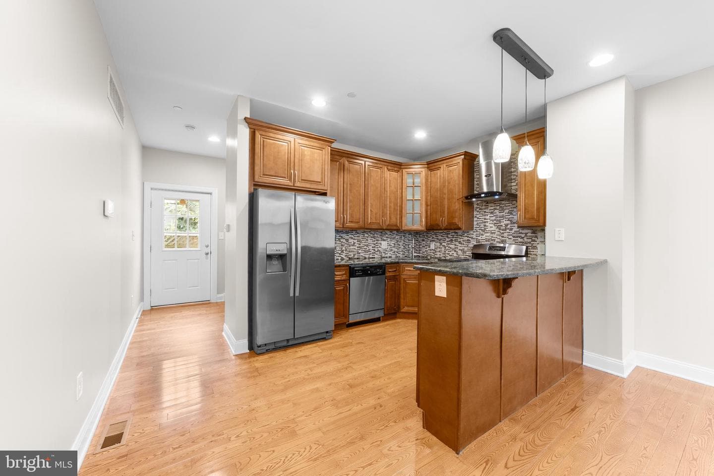 847 Cameron Street photo 6