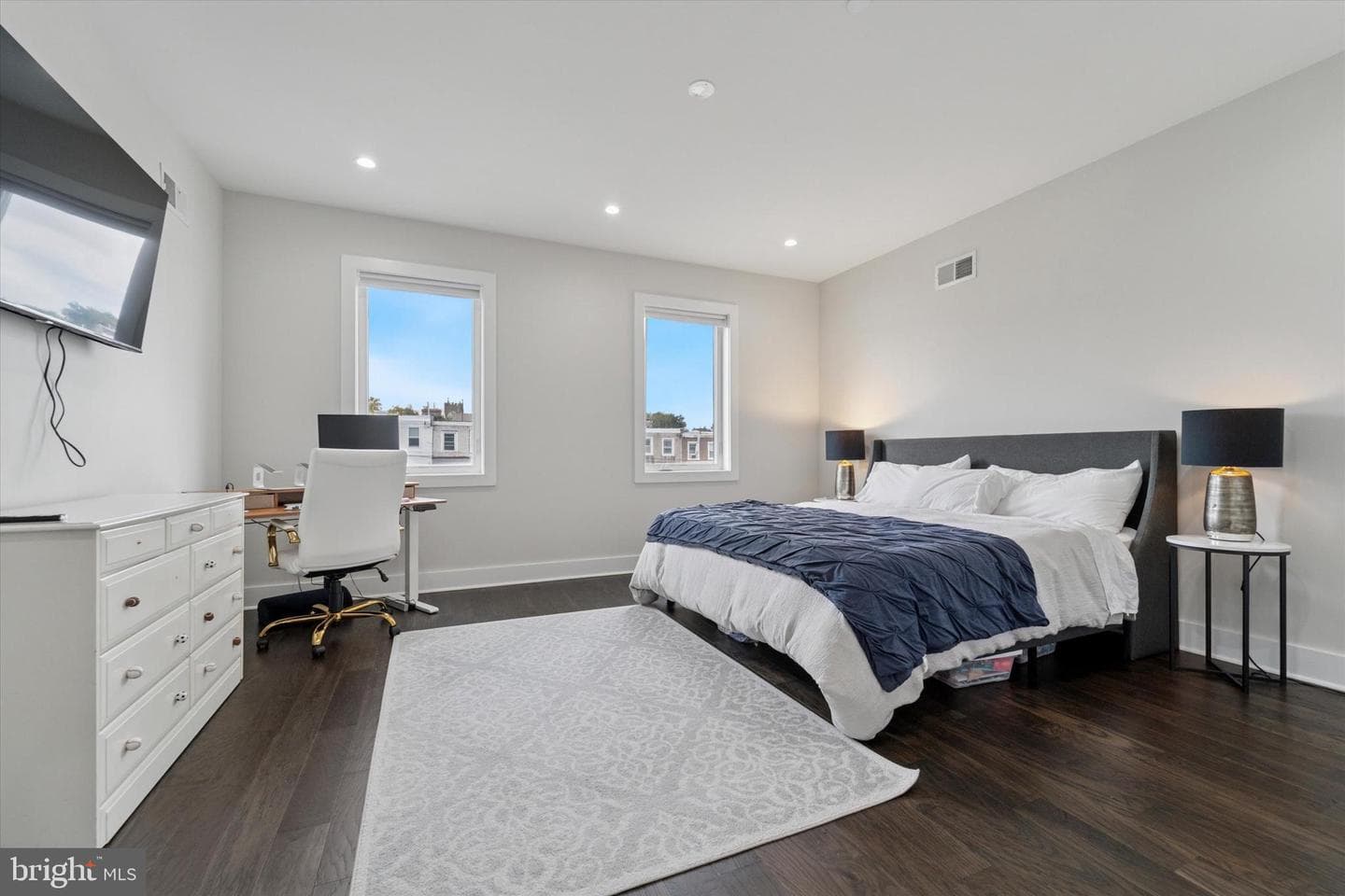 73 E Sharpnack Street photo 30
