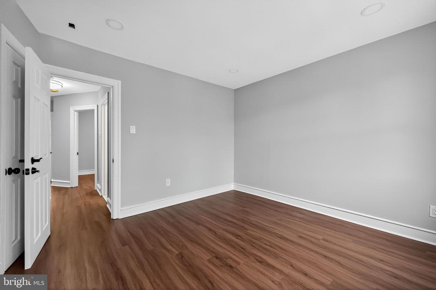 539 E Carver Street photo 9