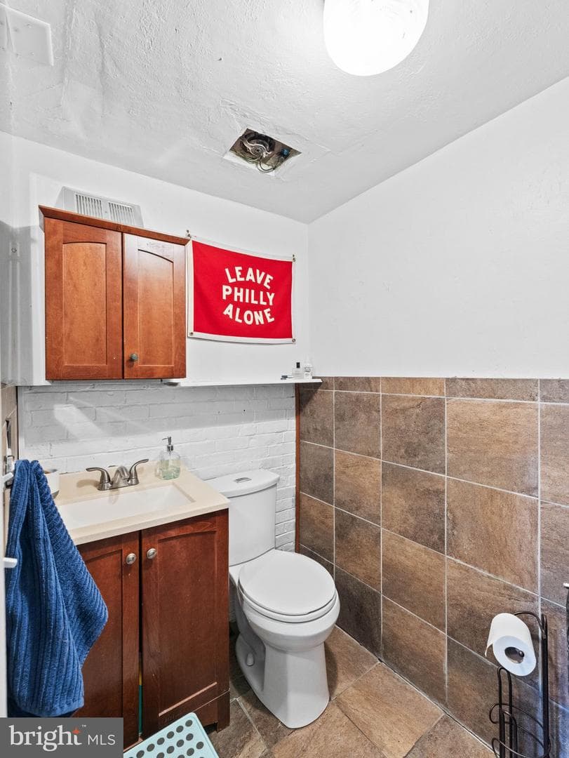 233 E Slocum Street photo 5