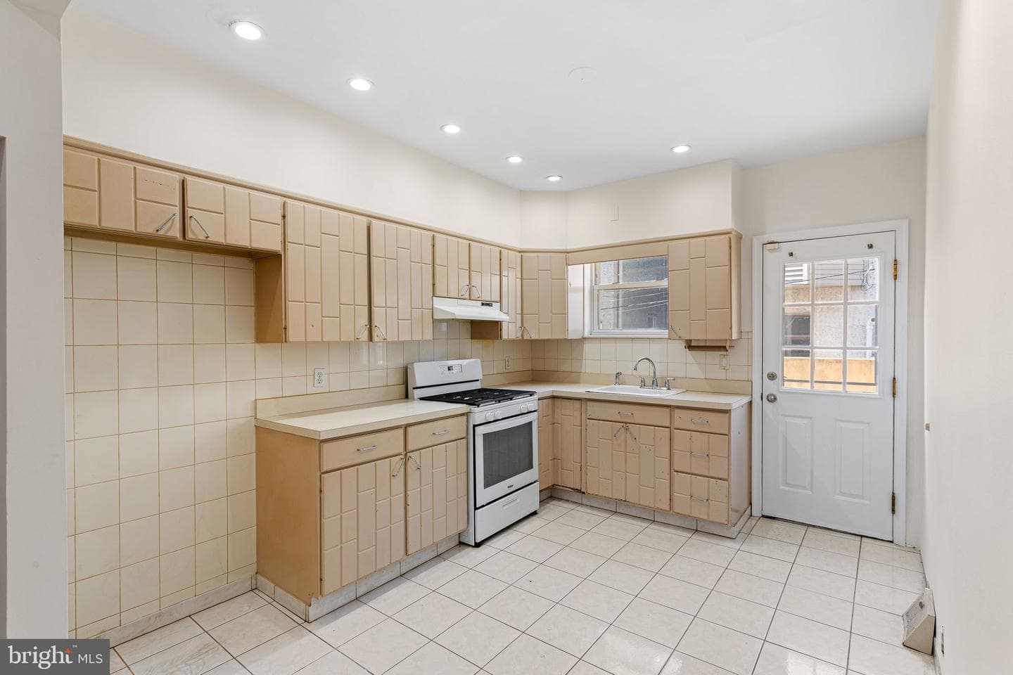 2416 S Bouvier Street photo 7