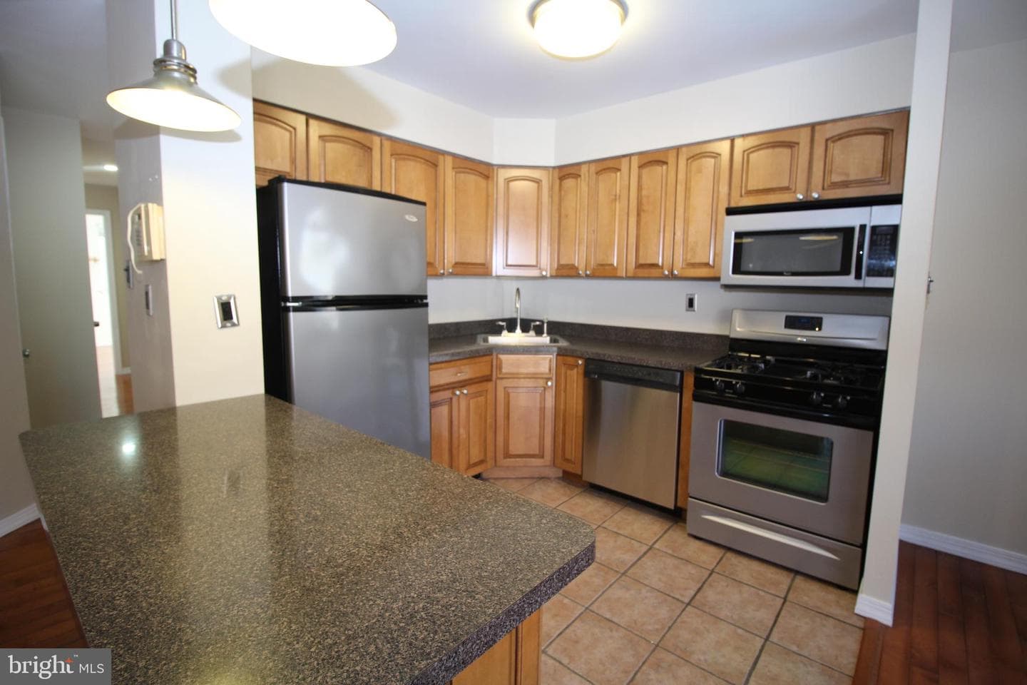 9557 James Street #a photo 2