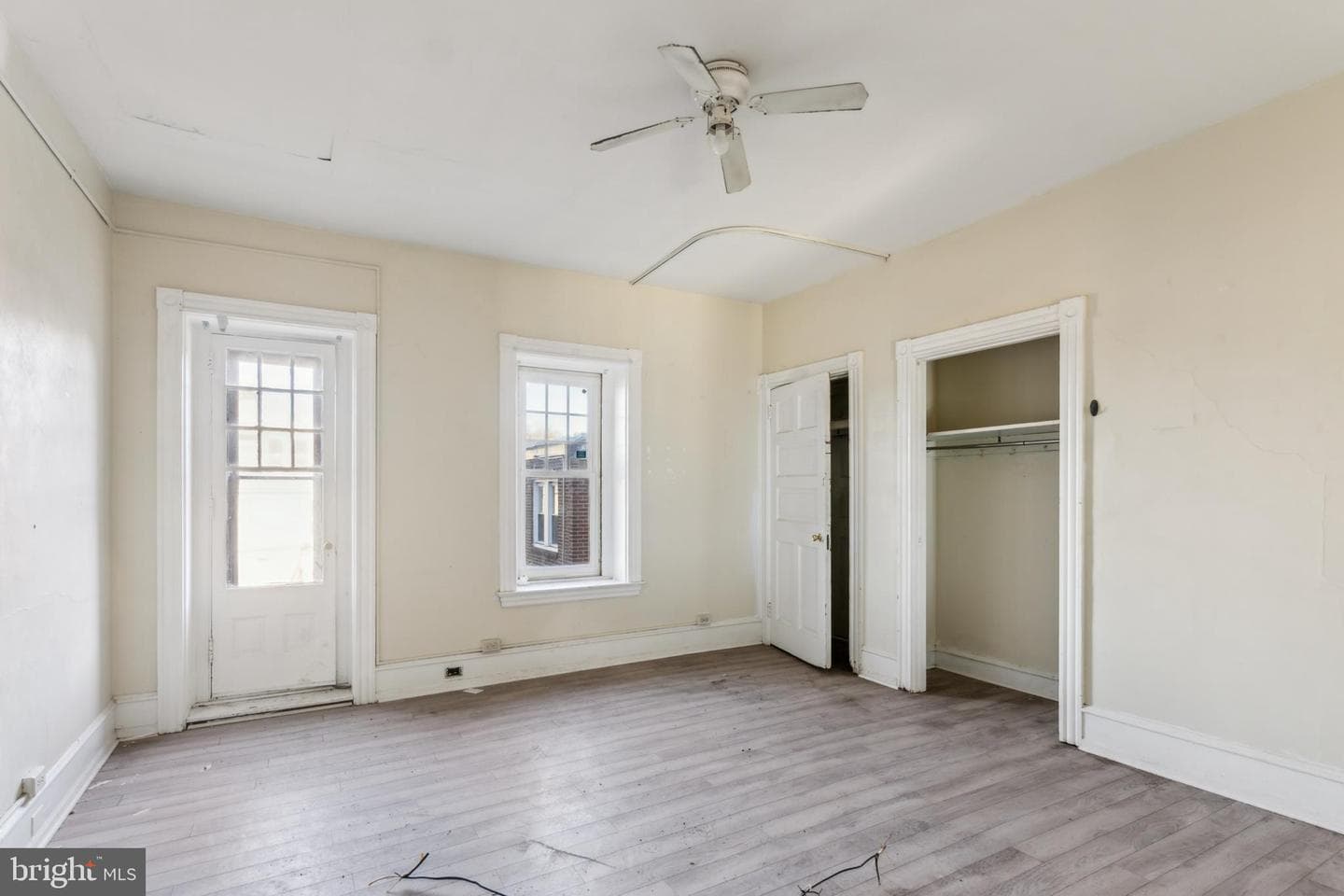 329 E Wister Street photo 12