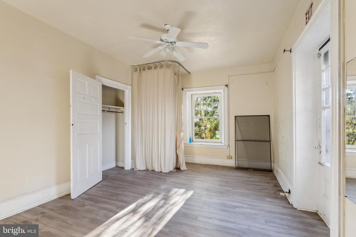 329 E Wister Street photo 13