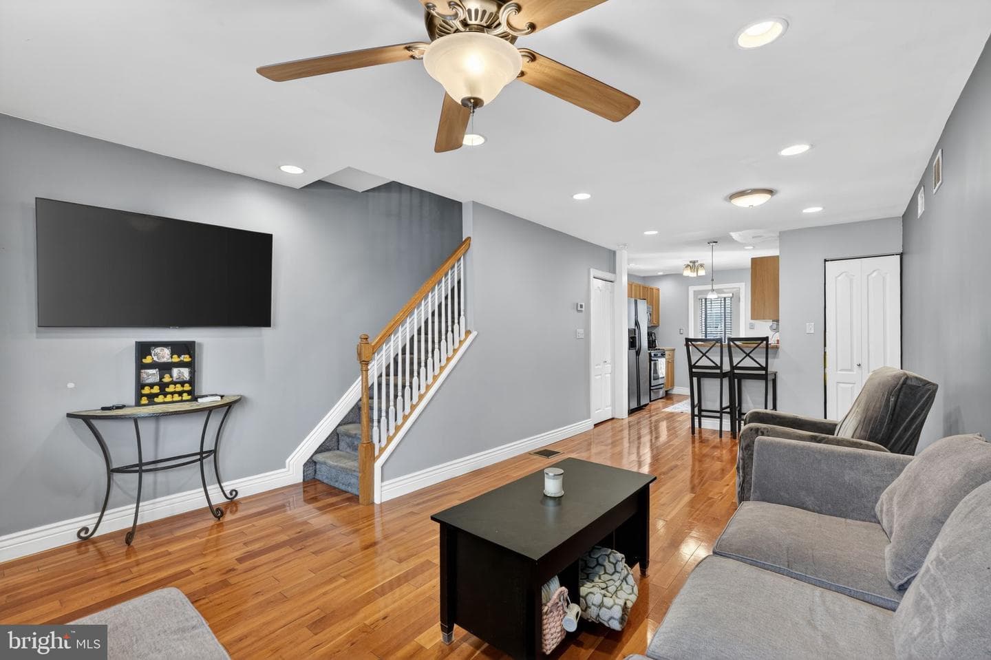 2907 S Sydenham Street photo 3