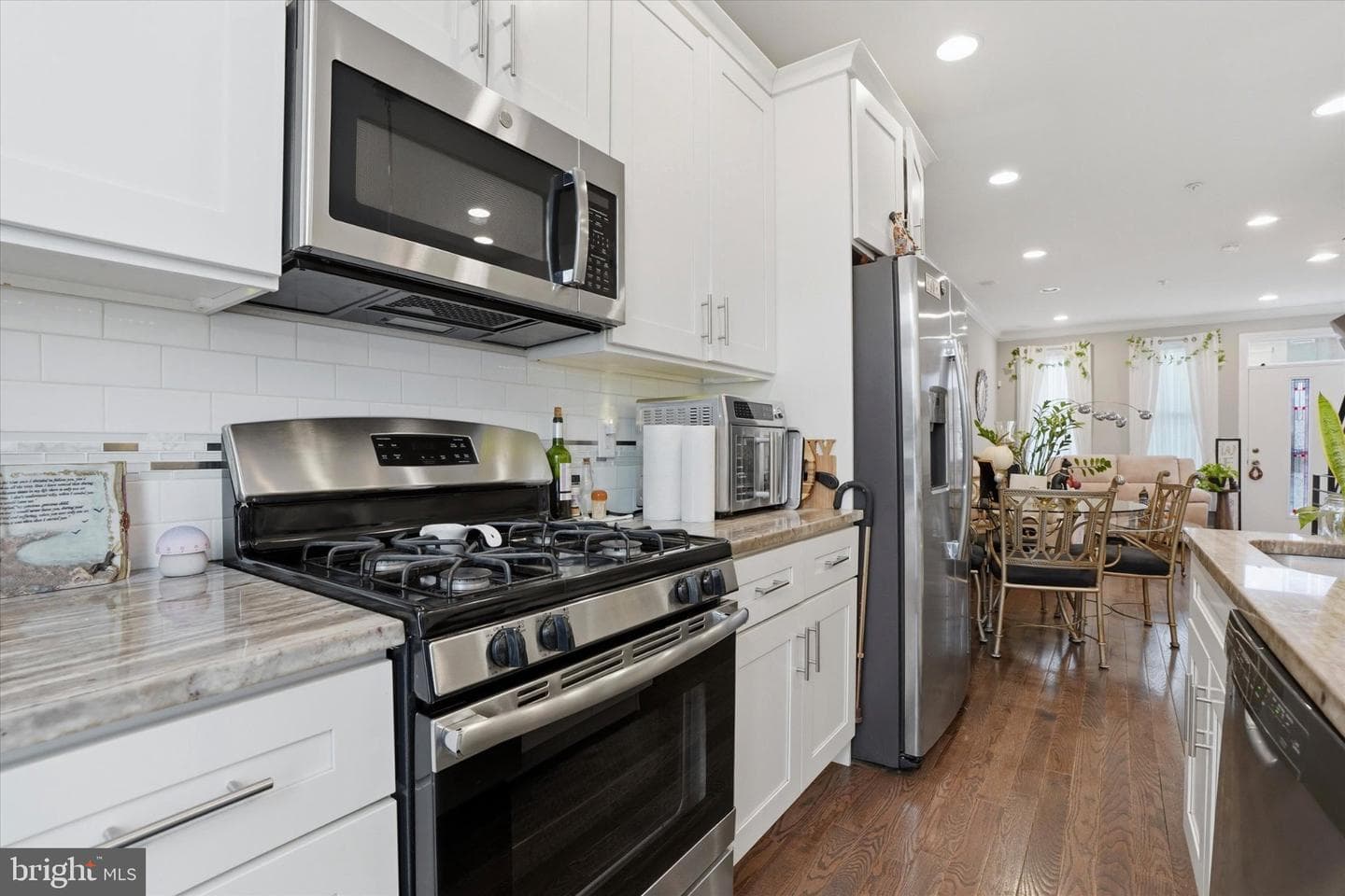 1739 W Seybert Street photo 6