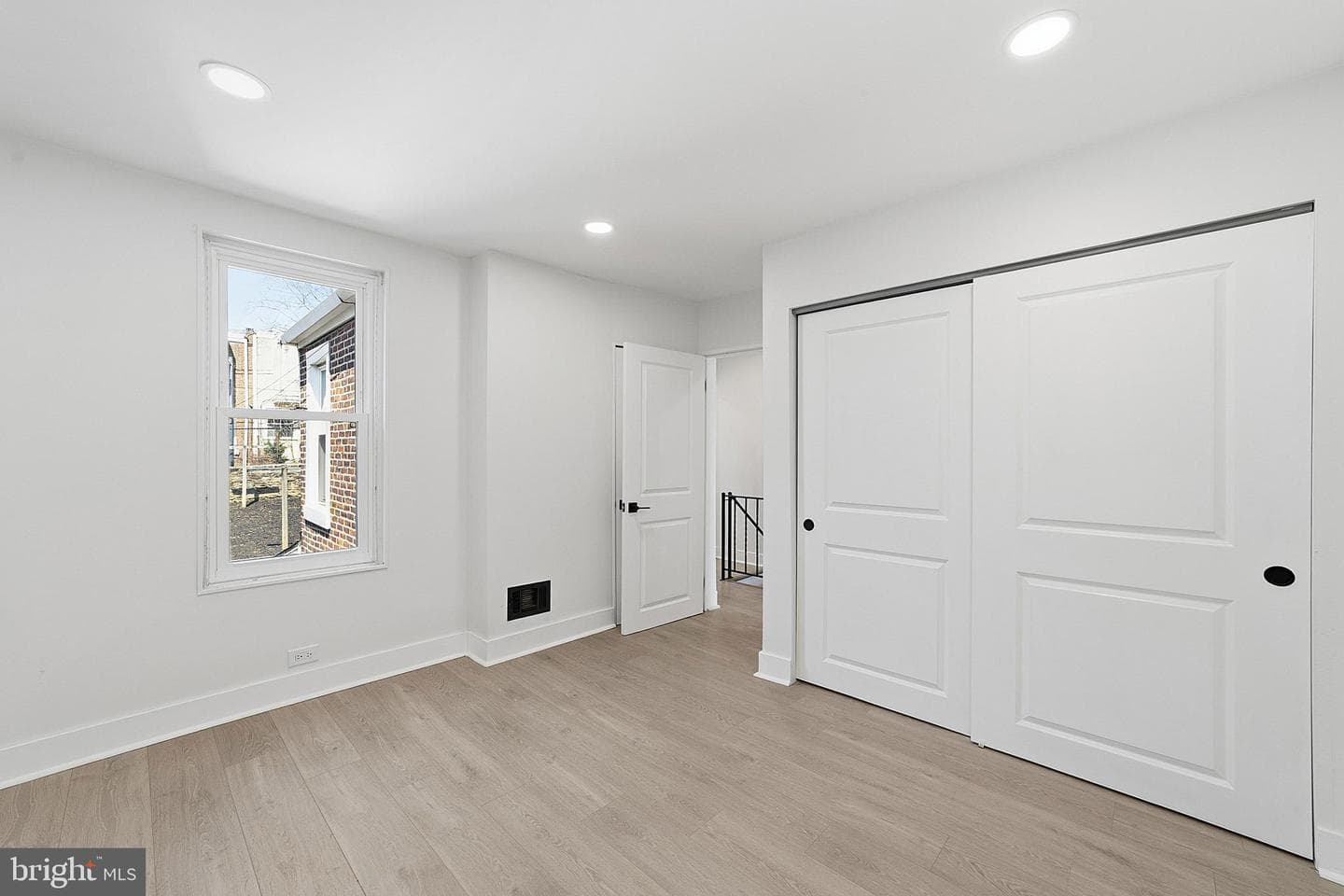 3411 Ainslie Street photo 31
