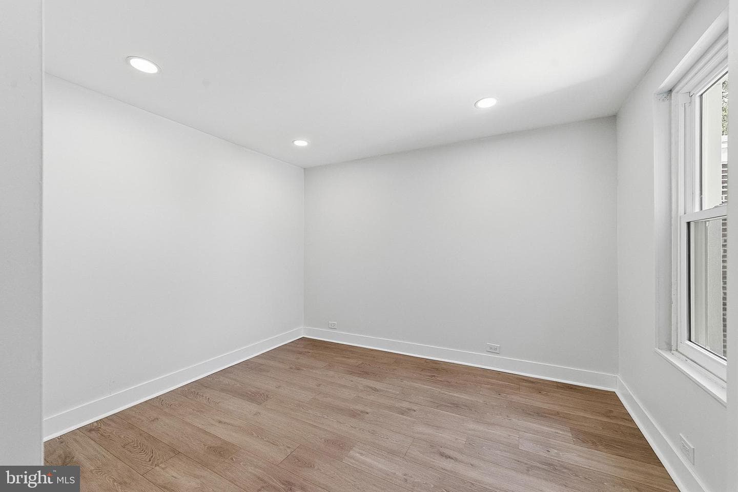 3411 Ainslie Street photo 32