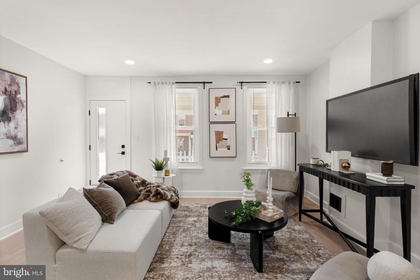 3411 Ainslie Street photo 5