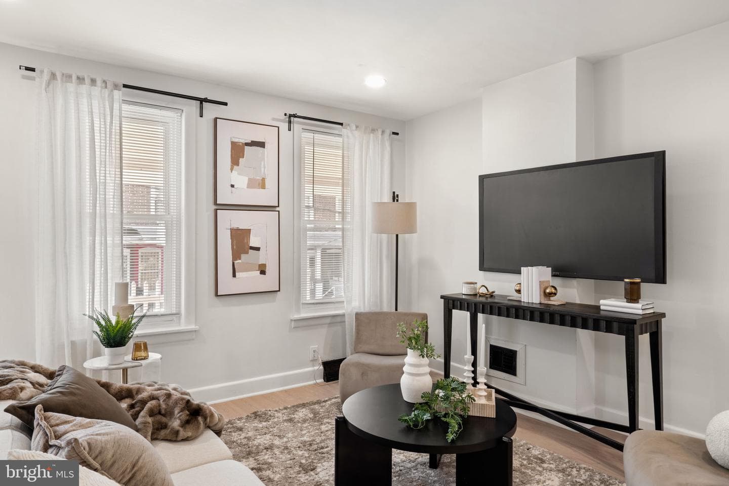 3411 Ainslie Street photo 8