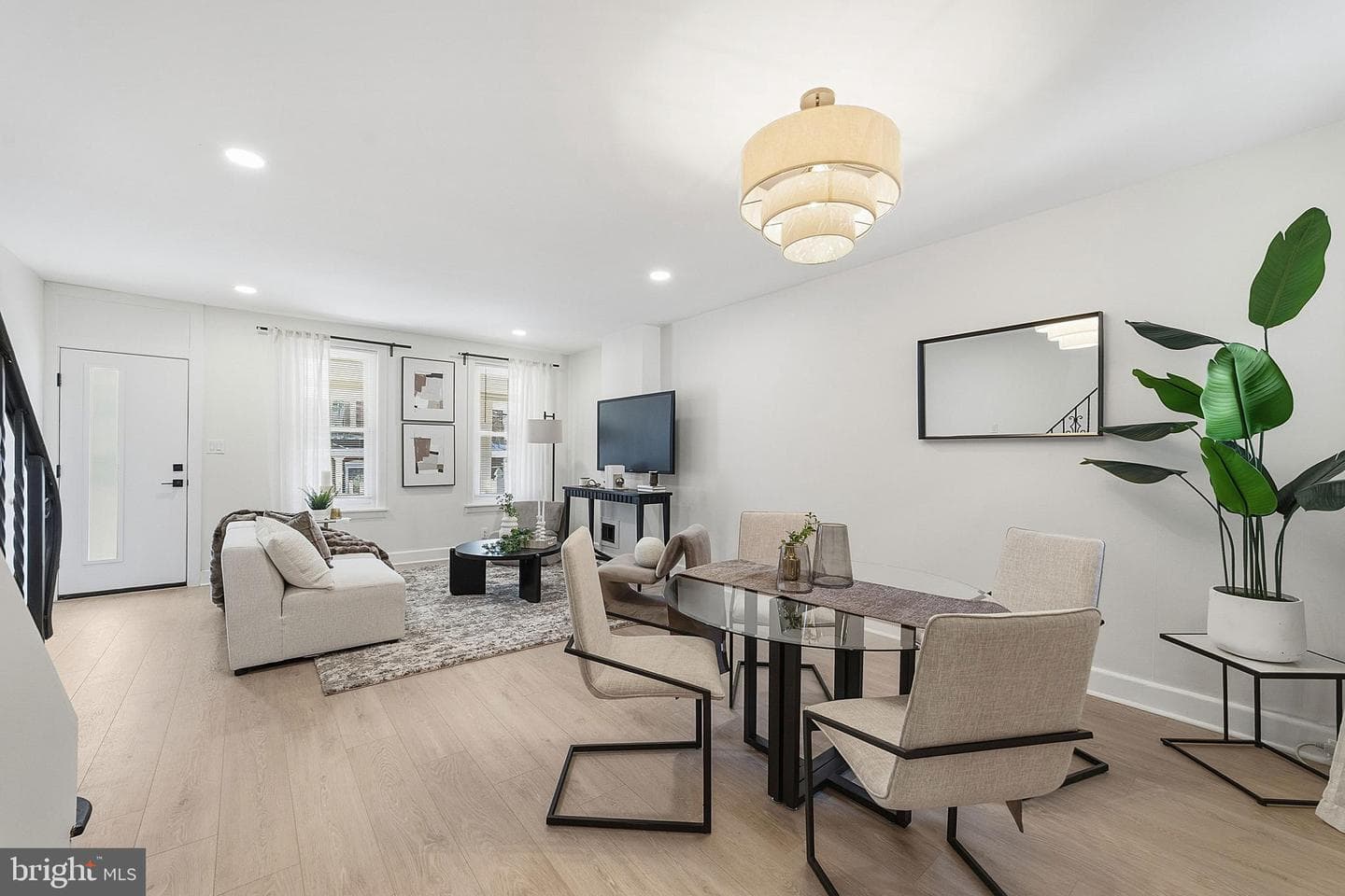 3411 Ainslie Street photo 9